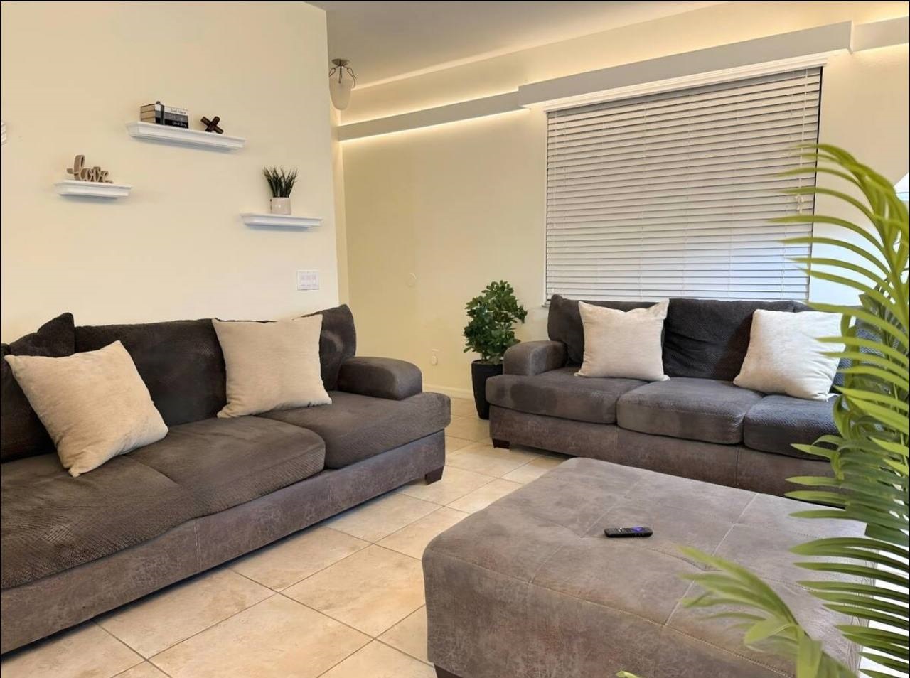 561 Las Fuentes